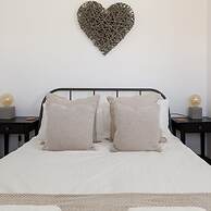 Gorgeous Home for 12 - Walk to Beach - Sea View