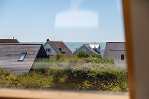 Gorgeous Home for 12 - Walk to Beach - Sea View