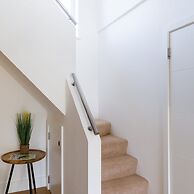 Gorgeous Home for 12 - Walk to Beach - Sea View