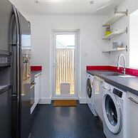 Gorgeous Home for 12 - Walk to Beach - Sea View