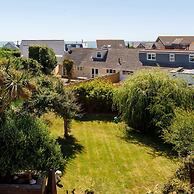 Gorgeous Home for 12 - Walk to Beach - Sea View