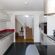 Gorgeous Home for 12 - Walk to Beach - Sea View