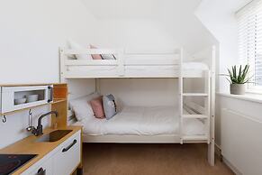 Gorgeous Home for 12 - Walk to Beach - Sea View