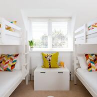 Gorgeous Home for 12 - Walk to Beach - Sea View