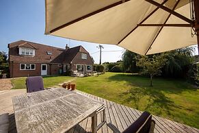 Secluded Rural Retreat Close to Beach - Sleeps 12