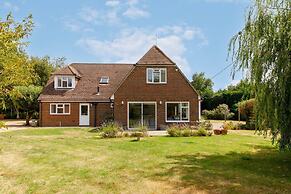 Secluded Rural Retreat Close to Beach - Sleeps 12