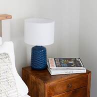 Coastal Retreat for 8 With Hot Tub - Walk to Beach