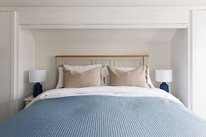 Coastal Retreat for 8 With Hot Tub - Walk to Beach