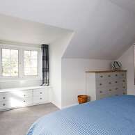 Coastal Retreat for 8 With Hot Tub - Walk to Beach