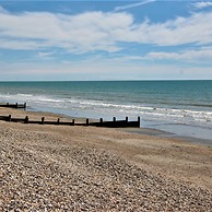 Coastal Retreat for 8 With Hot Tub - Walk to Beach