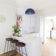 Coastal Retreat for 8 With Hot Tub - Walk to Beach