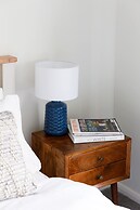 Coastal Retreat for 8 With Hot Tub - Walk to Beach