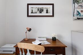 Coastal Retreat for 8 With Hot Tub - Walk to Beach