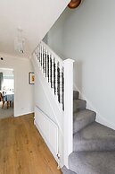 Coastal Retreat for 8 With Hot Tub - Walk to Beach