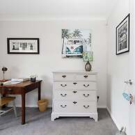 Coastal Retreat for 8 With Hot Tub - Walk to Beach