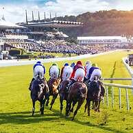 Coastal Retreat for 8 With Hot Tub - Walk to Beach