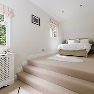 Stunning 5BR Home With Pool - 5 min to Beach