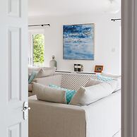 Stunning 5BR Home With Pool - 5 min to Beach