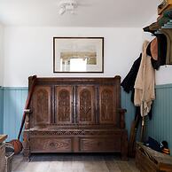 Stunning 5BR Home With Pool - 5 min to Beach