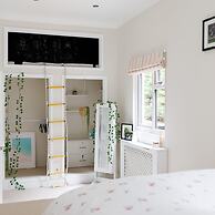 Stunning 5BR Home With Pool - 5 min to Beach