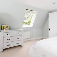 Stunning 5BR Home With Pool - 5 min to Beach