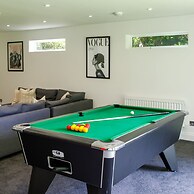 Stunning 5BR Home With Pool - 5 min to Beach