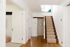 Stunning 5BR Home With Pool - 5 min to Beach