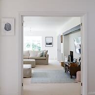 Stunning 5BR Home With Pool - 5 min to Beach