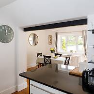 Stunning 5BR Home With Pool - 5 min to Beach