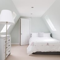 Stunning 5BR Home With Pool - 5 min to Beach