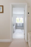 Stunning 5BR Home With Pool - 5 min to Beach