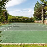 Stunning 5BR Home With Pool - 5 min to Beach