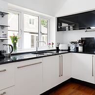 Stunning 5BR Home With Pool - 5 min to Beach