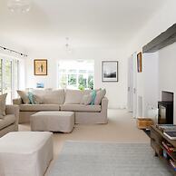 Stunning 5BR Home With Pool - 5 min to Beach