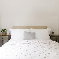 Stunning 5BR Home With Pool - 5 min to Beach