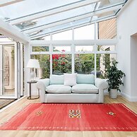 Stunning 5BR Home With Pool - 5 min to Beach