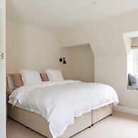 Stunning 5BR Home With Pool - 5 min to Beach