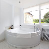 Stunning 5BR Home With Pool - 5 min to Beach