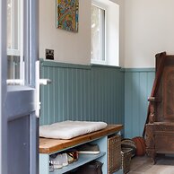 Stunning 5BR Home With Pool - 5 min to Beach