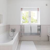 Stunning 5BR Home With Pool - 5 min to Beach