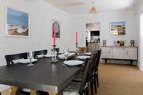 Stunning 5BR Home With Pool - 5 min to Beach