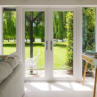 Stunning 5BR Home With Pool - 5 min to Beach