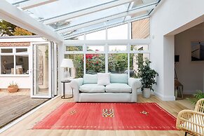 Stunning 5BR Home With Pool - 5 min to Beach