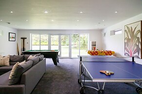 Stunning 5BR Home With Pool - 5 min to Beach