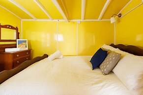 Sunny Seafront Chalet - Sleeps 6