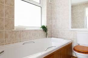 Sunny Seafront Chalet - Sleeps 6