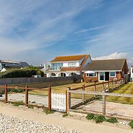 Sunny Seafront Chalet - Sleeps 6