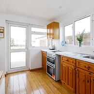 Sunny Seafront Chalet - Sleeps 6
