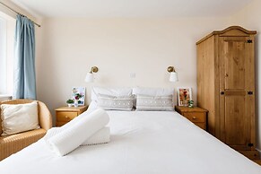 Sunny Seafront Chalet - Sleeps 6