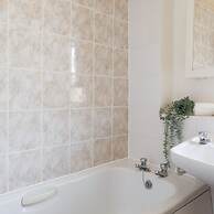 Sunny Seafront Chalet - Sleeps 6